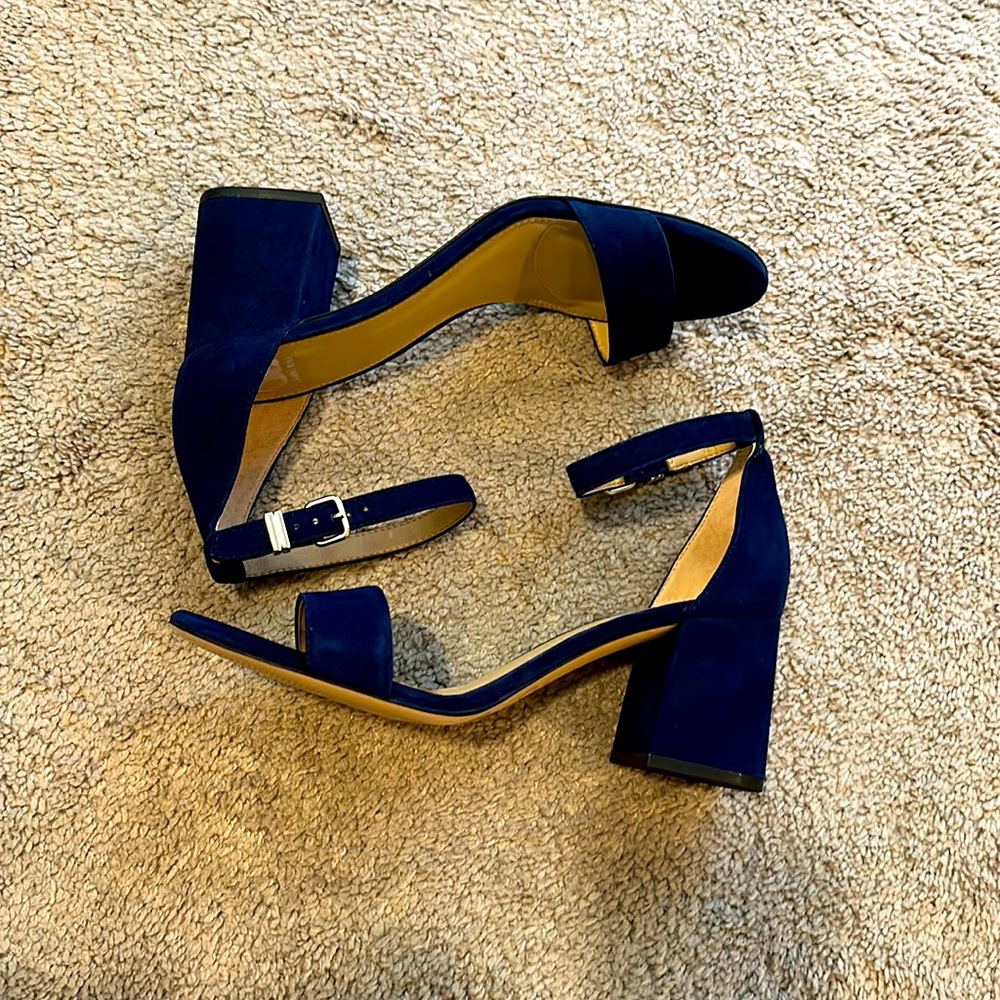 GB suede navy blue heels